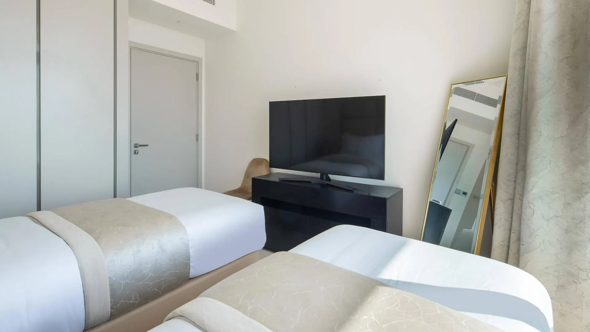 Frank Porter - Sunrise Tower Dubaj Apartmán